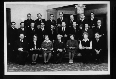 Eesti NSV Ülemnõukogu Presiidiumis autasustatud põllumajandustöötajad. I reas keskel  Eesti NSV Ülemnõukogu Presiidiumi esimees J.Käbin.  duplicate photo