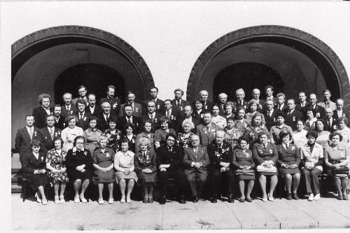 NSV Liidu ordenite ja medalitega autasustatud raudteetöötajad. I reas vasakult 8. Eesti NSV Ülemnõukogu Presiidiumi esimees J.Käbin.