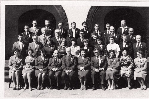 NSV Liidu ordenite ja medalitega autasustatud maaparandus- ja veemajanduse, naftasaadustega varustamise organisatsioonide töötajad. I reas paremalt 5. Eesti NSV Ülemnõukogu Presiidiumi esimehe asetäitja M.Vannas.
