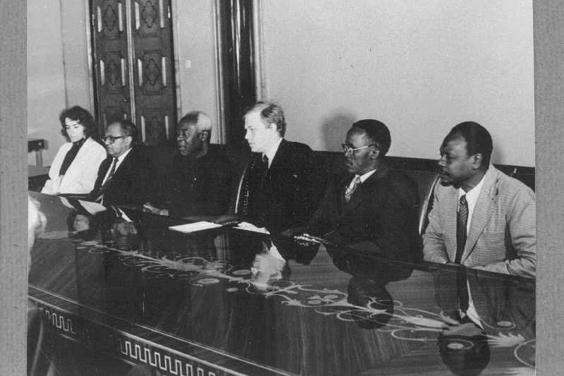 Tansaania Rahvusassamblee delegatsiooni vastuvõtul Eesti NSV Ülemnõukogu Presiidiumis. Vasakult 3. delegatsiooni juht Adam Sapi Mkvava.