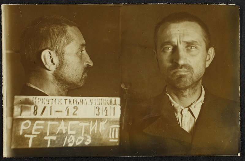 Theodor Regastiku uurimistoimiku jaoks tehtud foto otsevaates ja profiilis