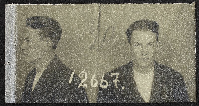August Martson otse- ja külgvaates (uurimistoimiku foto)