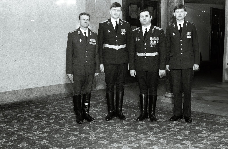 Eesti NSV riiklike autasudega autasustatud töötajad Eesti NSV Ülemnõukogu Presiidiumis.