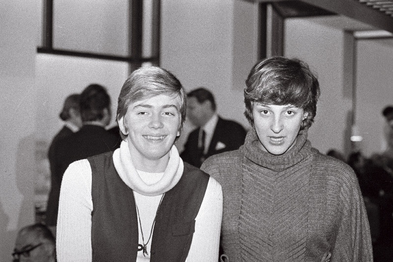 Minski ajalehe "Komsomolskaja Pravda" 37. auhinnavõistlusel ujumises 100 m liblikujumises esikoha võitnud Marina Trofimova (paremal).