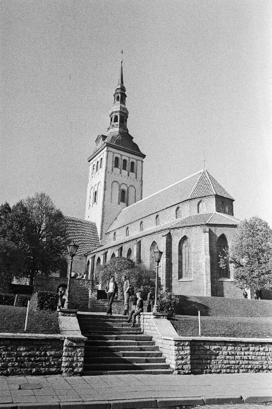 Vaade pärast põlemist restaureeritud Nigulite kirikule.