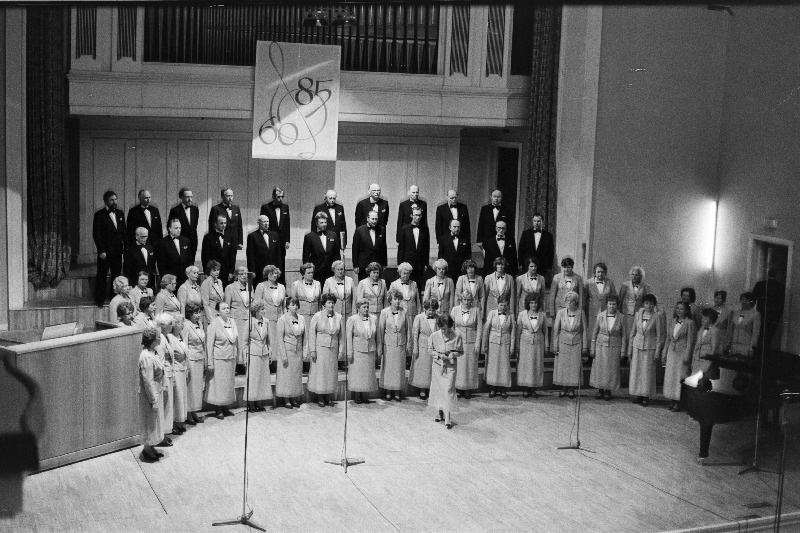 Kõrgkoolide lõpetanute segakoor dirigent Laine Karindi juhatusel esineb koori asutaja dirigent Alfred Karindi 85. sünniaastapäeva tähistamisel "Estonia" kontserdisaalis.