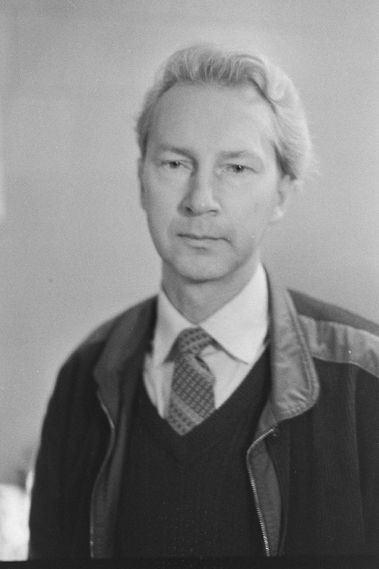 Loodus, Mihkel - ajakirjanik ja tõlkija.