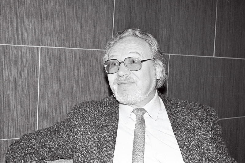 Ajakirjanik Cornelius Uibo Prantsusmaalt ajalehe Kodumaa toimetuses.