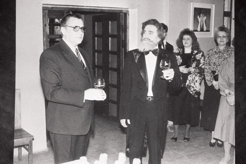 Nõmme rajaja Nikolai von Glehni 150. sünniaastapäevale pühendatud Nõmme päevade pidulik lõpetamine Glehni lossis. Vasakul Nõmme nõunik Jüri Jõgeva.