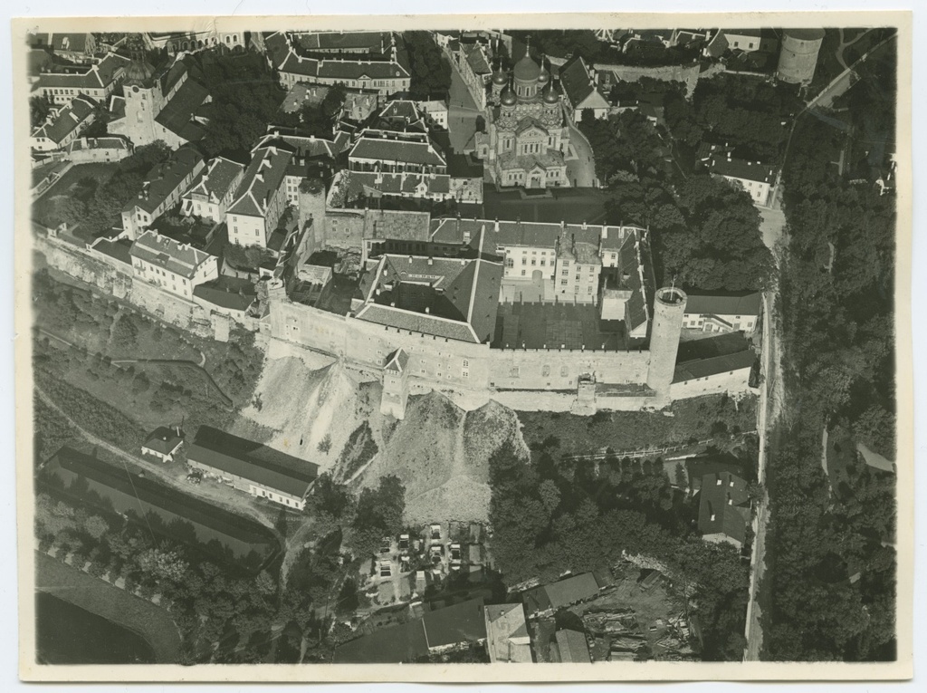 Tallinn, lennuvaade Toompeale lääne poolt, ees Toompea loss.