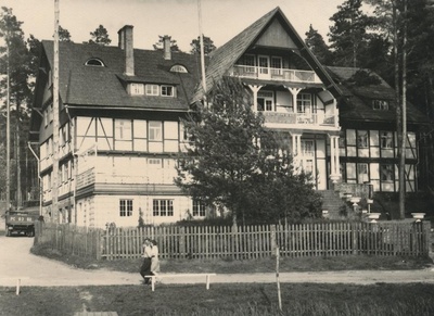 Foto. Kubija puhkekodu, ehitatud linna sakslaste poolt enne põlemist 1940-tel aastatel.  similar photo