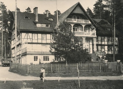 Foto. Kubija puhkekodu, ehitatud linna sakslaste poolt enne põlemist 1940-tel aastatel.  similar photo
