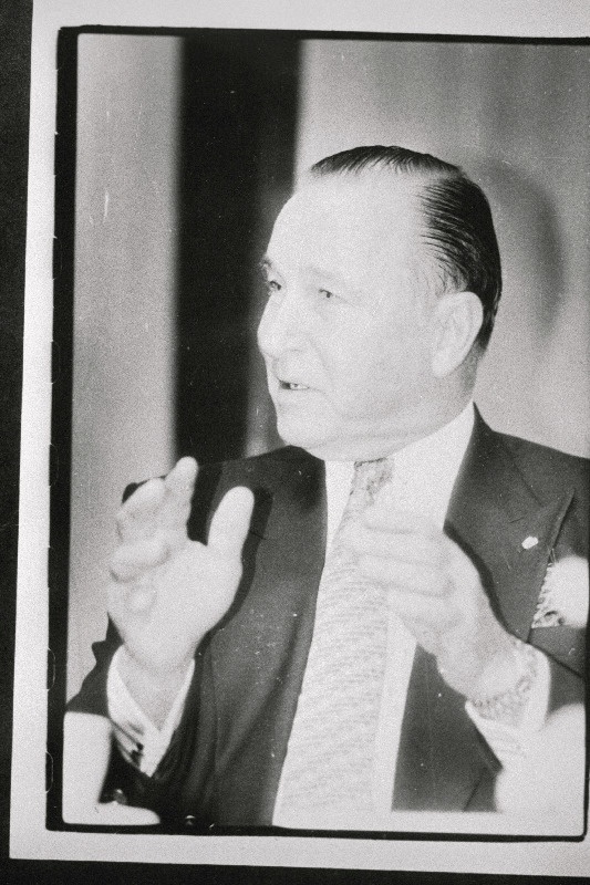 Venetsueela firma ACO president, väliseestlane Harry Männil ajalehe Kodumaa toimetuses.