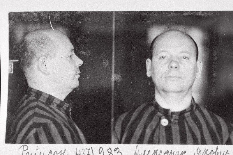 Riigikogu tagandatud liige, illegaalse Kommunistliku Partei palgaline agitaator, 1924.a. eluks ajaks sunnitööle mõistetud Aleksander Jakobi poeg Reinson enne amnesteerimist.