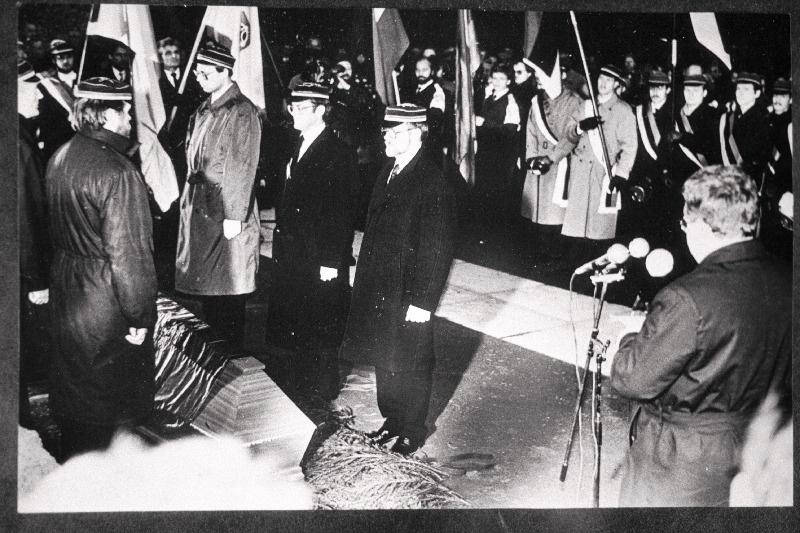Eesti Vabariigi presidendi Konstantin Pätsi ümbermatmise talitus Metsakalmistul.