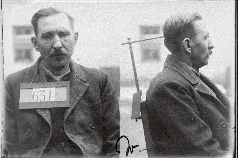 Põllutööliste seas kommunistlikus kihutustöös süüdistatav Karl Peetri poeg Väljaots vahistatuna.