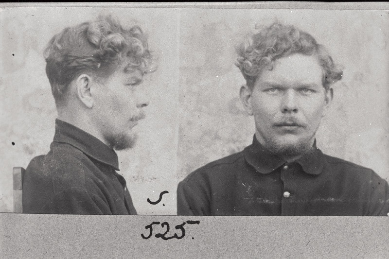 Riigivastases tegevuses süüdistatav Kommunistliku Partei organisaator Sadamatehastes Eduard Sandström vahistatuna.