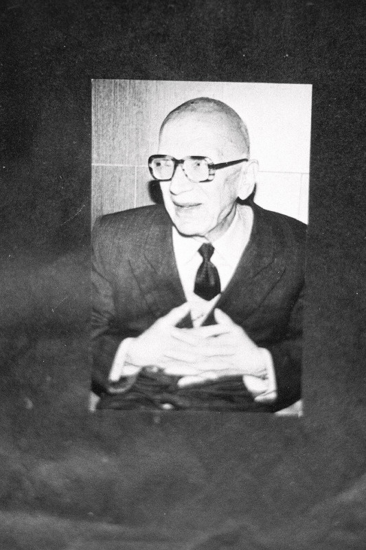 Tartu Ülikooli õppejõud, kunstiteaduste doktor professor Voldemar Vaga ajalehe Kodumaa toimetuses.