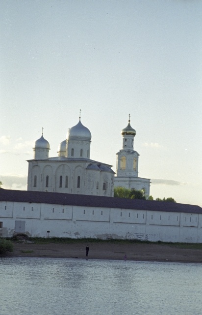 ERMi Sõprade Seltsi õppereis, vaade Volhovi jõelt Jurjevi kloostri peakirikule Novgorodis