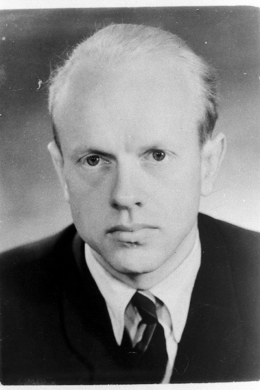 Ilus, Väino - kirjanik.