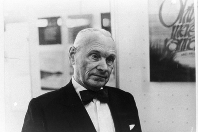 Kirjakunstnik Villu Toots.  duplicate photo