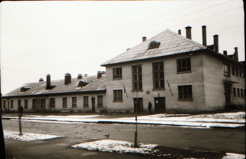 Negatiiv. Teeninduskombinaat "Haapsalu" hooned.
Kopeerija: M. Arro, 1967.