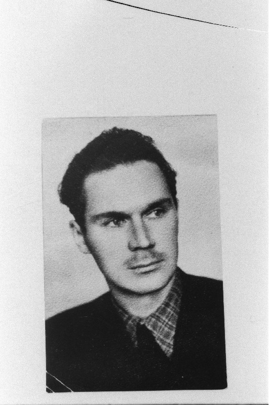 Okas, Evald - graafik ja maalikunstnik.