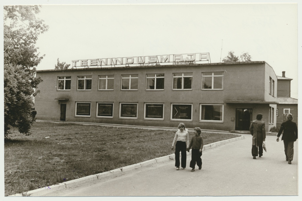 foto Karksi-Nuia, teenindusmaja 1976 foto L.Vellema