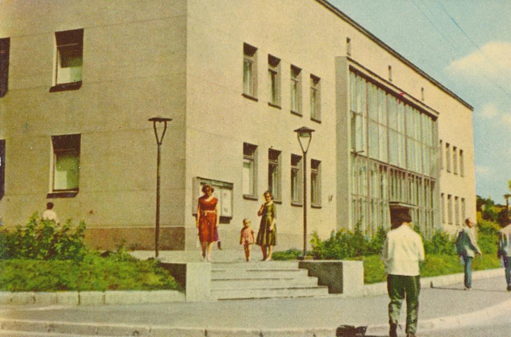 Piltpostkaart. Raudteelaste klubi  (Heidemanni 9; Kuperjanovi 9). Tartu, 1965.