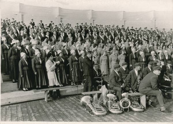 Tartu laulupäev, koorilauljad ja orkester laval. 1966