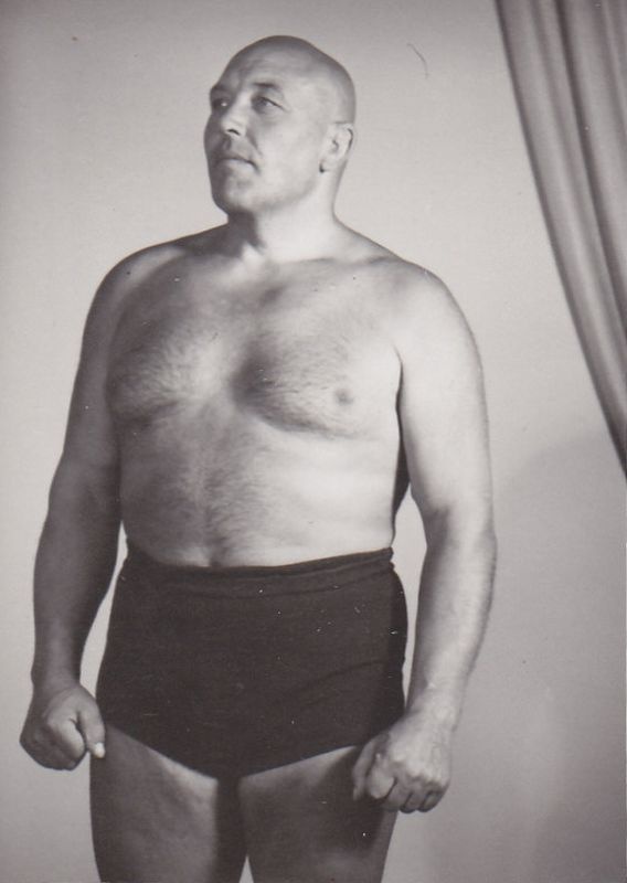 Elukutseline maadleja Gustav Rauer