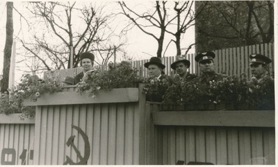 Foto. SSOR 50-nda aastapäeva tähistamine Haapsalus. Tribüün Võidu väljakul. 1967.  duplicate photo