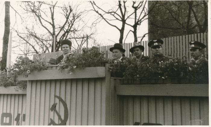 Foto. SSOR 50-nda aastapäeva tähistamine Haapsalus. Tribüün Võidu väljakul. 1967.