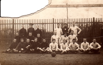 Tallinna Raudtee Tehnikakooli ja Karskusseltsi Valvaja jalgpallurid 1913  duplicate photo
