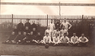 Tallinna Raudtee Tehnikakooli ja Karskusseltsi Valvaja jalgpallurid 1913  duplicate photo