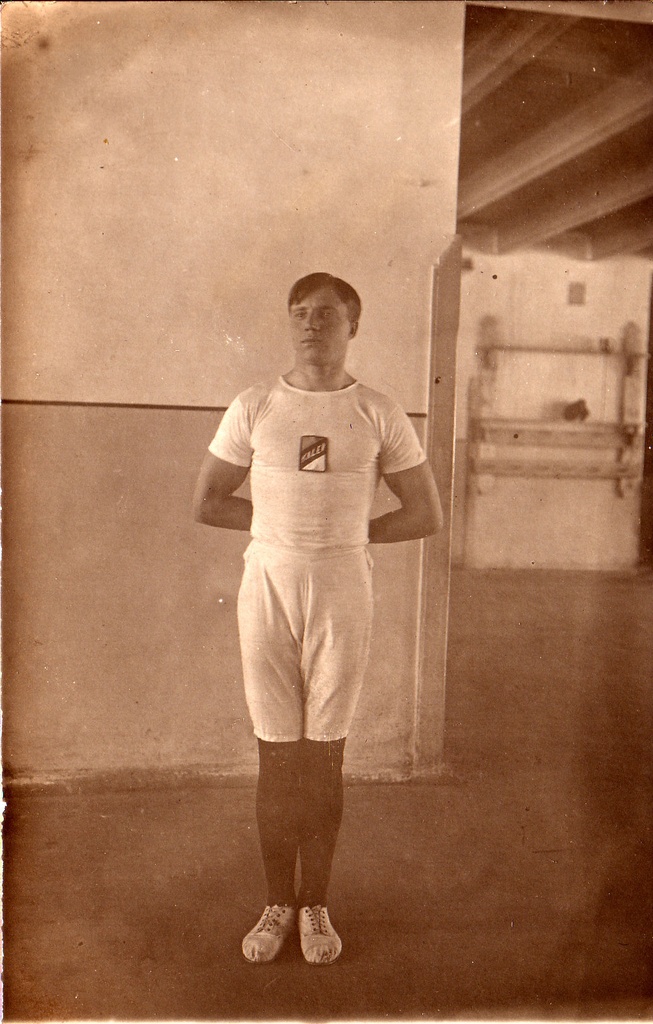 Tartu kalevlane esindusdressis 1920. aa