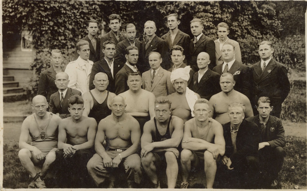 Elukutseliste osalusel toimunud Tartu raskejõustikuvõistlustest osavõtjad