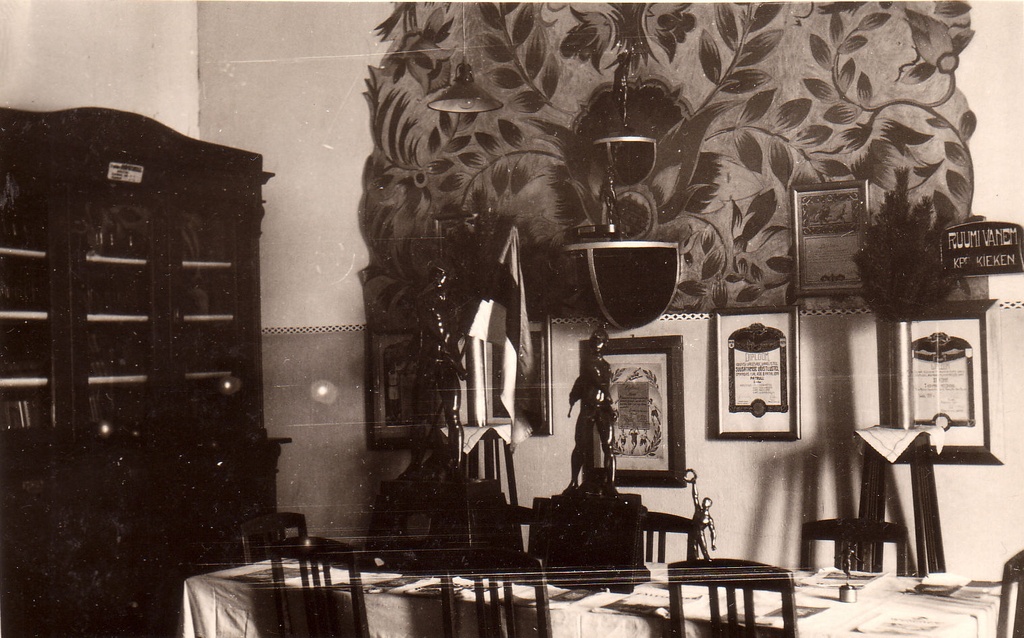 Auhindade väljapanek 1920. aa