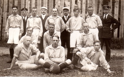VS Sport jalgpallimeeskond 1920  duplicate photo