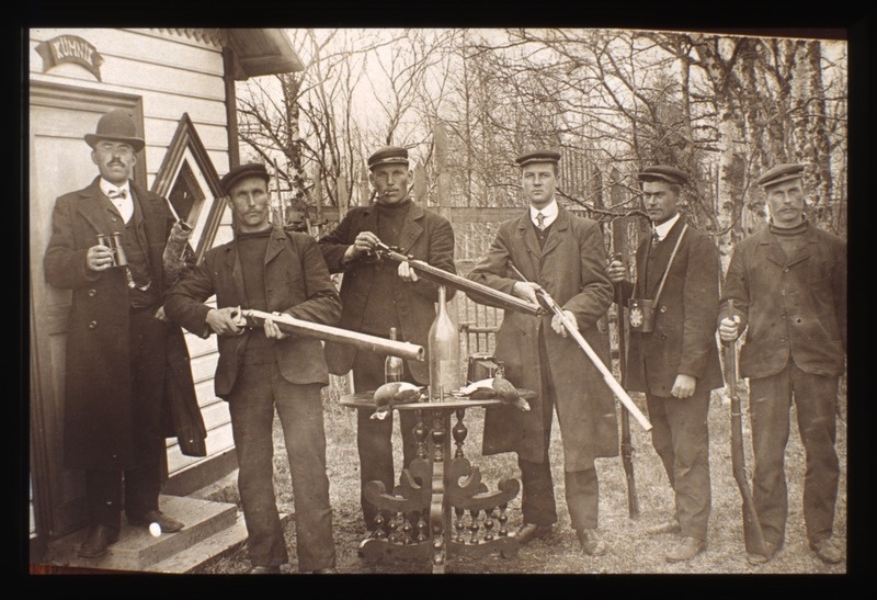 Naissaare jahimehed külaskäigul Aksi saarele