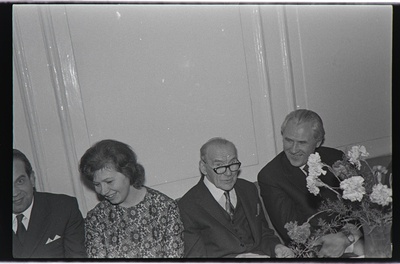 Villem Alttoa 75. sünnipäev Tartu ülikooli kohvikus. 31. oktoober 1973. a.  similar photo