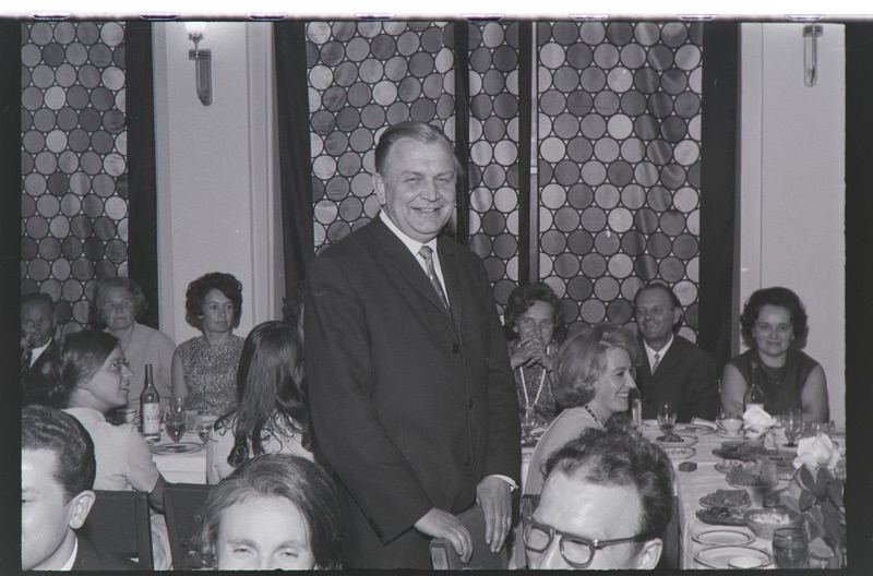 Tiiu Vihalemma kandidaadikraadi kaitsmise tähistamise õhtu Tartu ülikooli kohvikus. 22. juuni 1971. a.