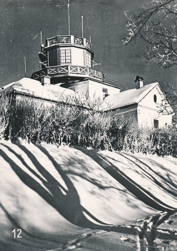 Piltpostkaart. Tähetorn Tartus Toomemäel. 1960ndatel.