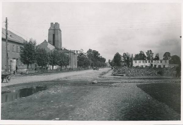 Sõjapurustused Riia tänaval (taga Pauluse kirik). Vaade Riia ja Kastani t poolt kesklinna suunas. Tartu, 22.08.1946. Foto E. Selleke.