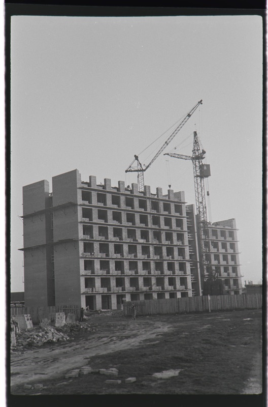 Tartu ülikooli Leningradi (Narva) maantee ühiselamu ehitus. 25. jaanuar 1971. a.