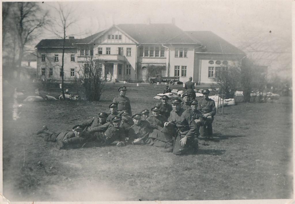 Grupifoto. Eesti kaitsevägi. Sõjaväelased sõjaväevormis. 1920-1930ndatel.