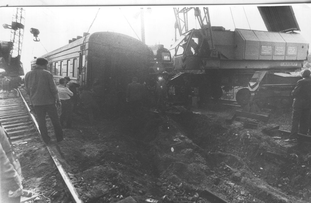 Foto. 21.augustil 1988.a. Riia-Leningradi rongi kraaviminek Võrus.