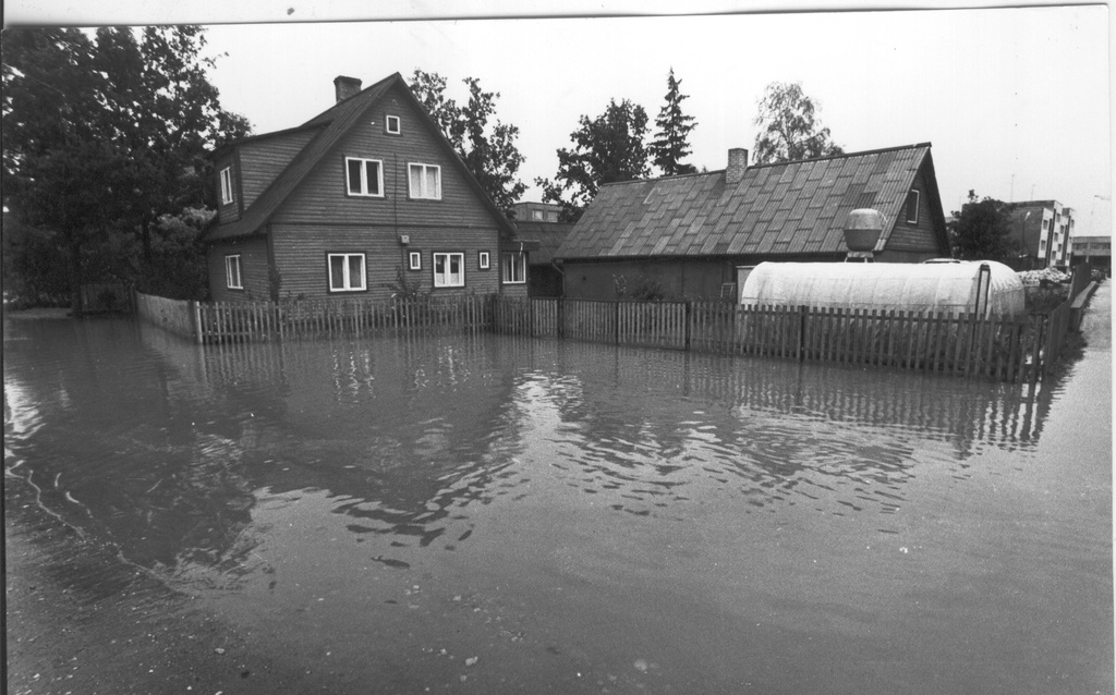Foto. Paduvihm ja raju Võrus  3.juulil 1988.a.