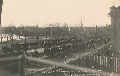 Foto. Leitnant Vöörmanni matused 13.aprillil 1929.a.möödumas Juudi pargist.  duplicate photo