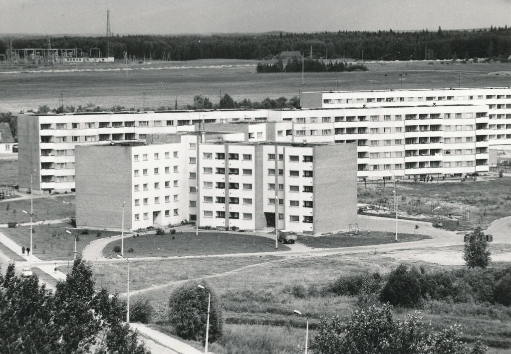 Foto. Võru. Nöörimaa 5-korruselised elamud Kooli tee1, Vilja 8, 8a augustis 1982.a.